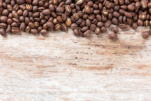 焙煎されたピーベリー/P-fotography/Shutterstock.com